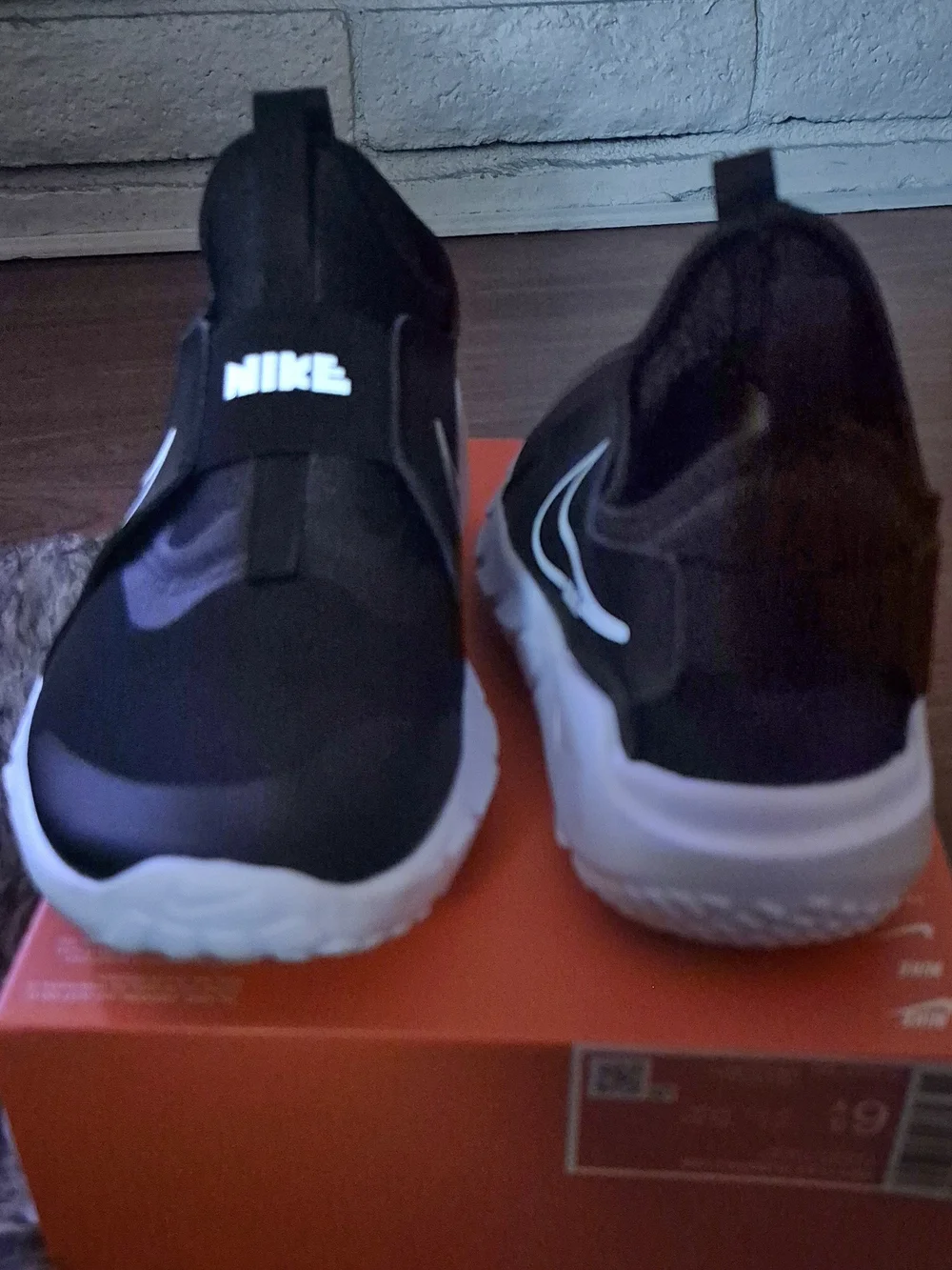 Nike Big Kids' Size 6.5 Or Womans Size 8 Black Slip-On Athletic Shoes